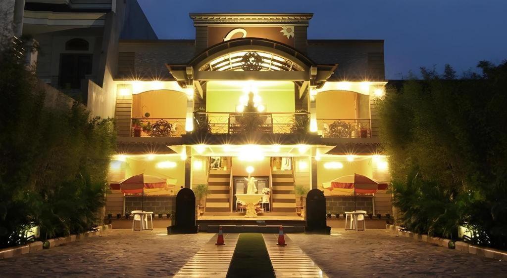 Patria Palace Hotel Blitar Dış mekan fotoğraf