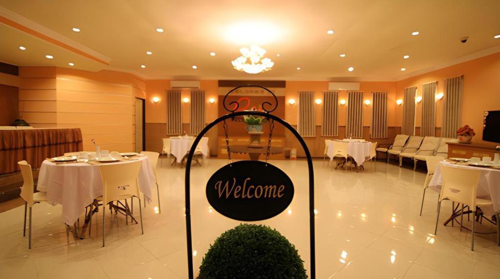Patria Palace Hotel Blitar Dış mekan fotoğraf