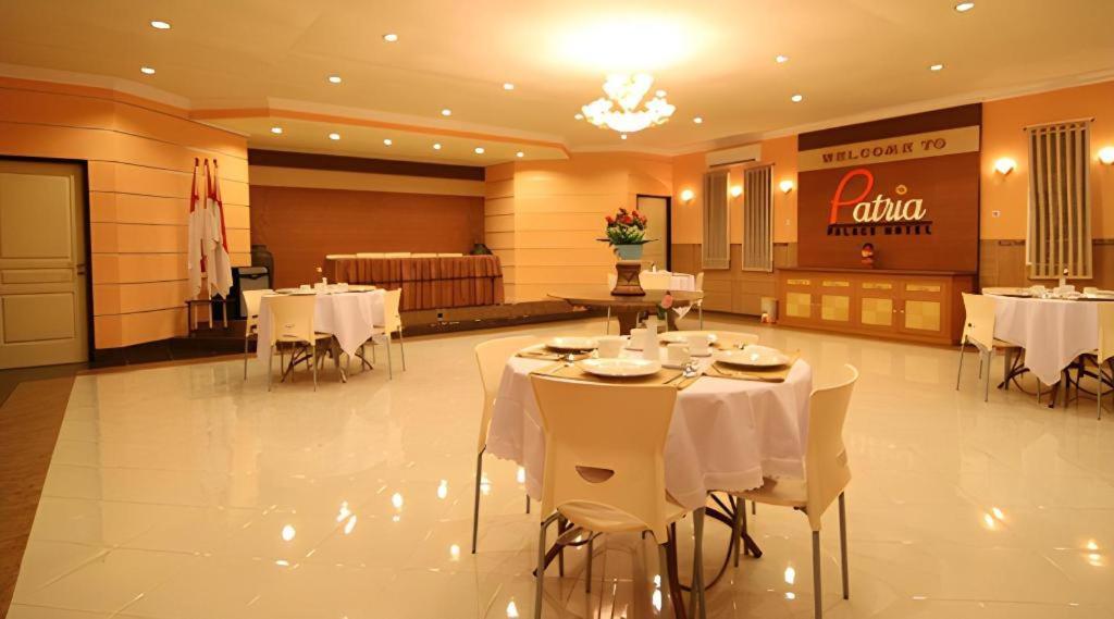 Patria Palace Hotel Blitar Dış mekan fotoğraf