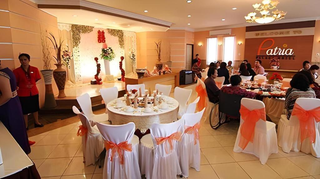 Patria Palace Hotel Blitar Dış mekan fotoğraf
