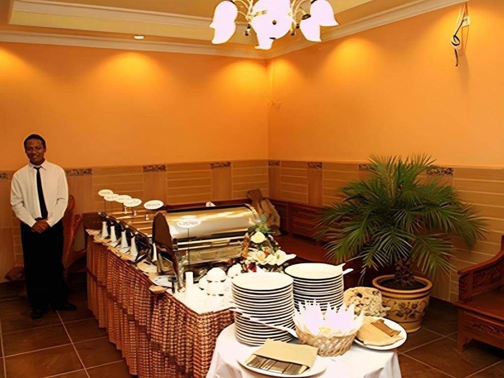 Patria Palace Hotel Blitar Dış mekan fotoğraf
