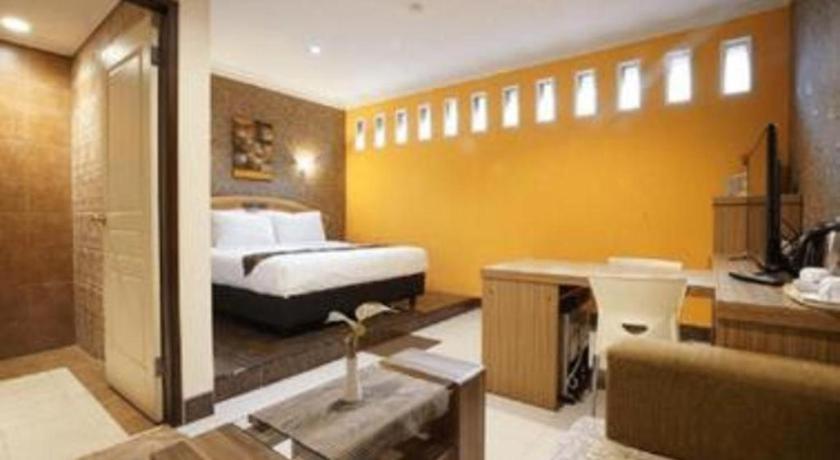 Patria Palace Hotel Blitar Dış mekan fotoğraf
