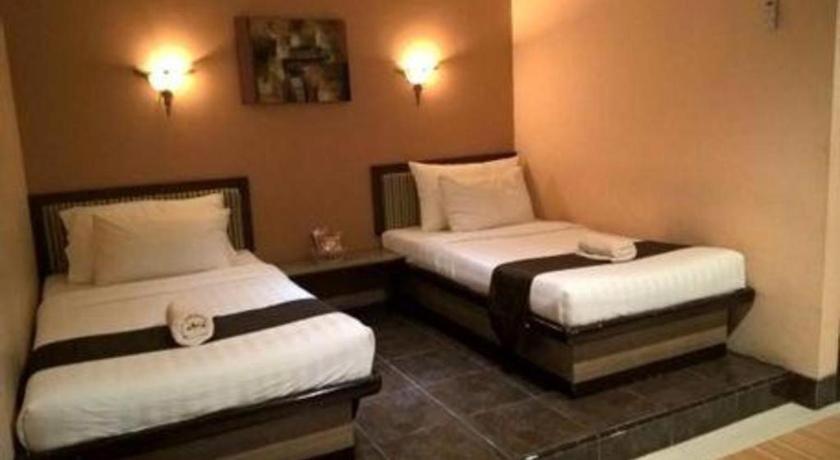 Patria Palace Hotel Blitar Dış mekan fotoğraf