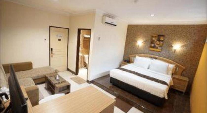 Patria Palace Hotel Blitar Dış mekan fotoğraf