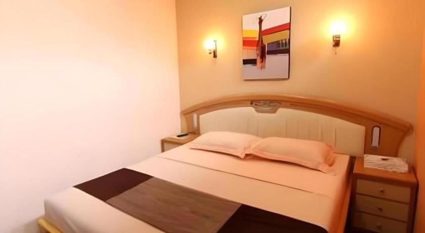 Patria Palace Hotel Blitar Dış mekan fotoğraf