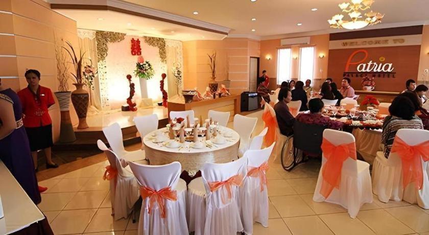Patria Palace Hotel Blitar Dış mekan fotoğraf
