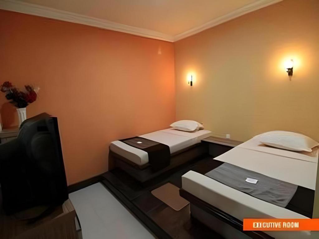 Patria Palace Hotel Blitar Dış mekan fotoğraf