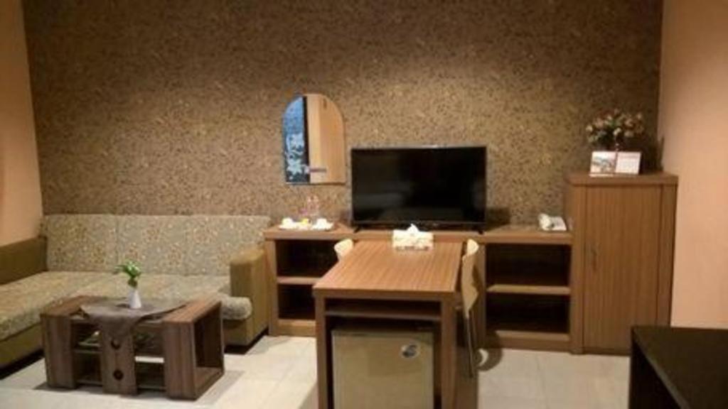 Patria Palace Hotel Blitar Dış mekan fotoğraf