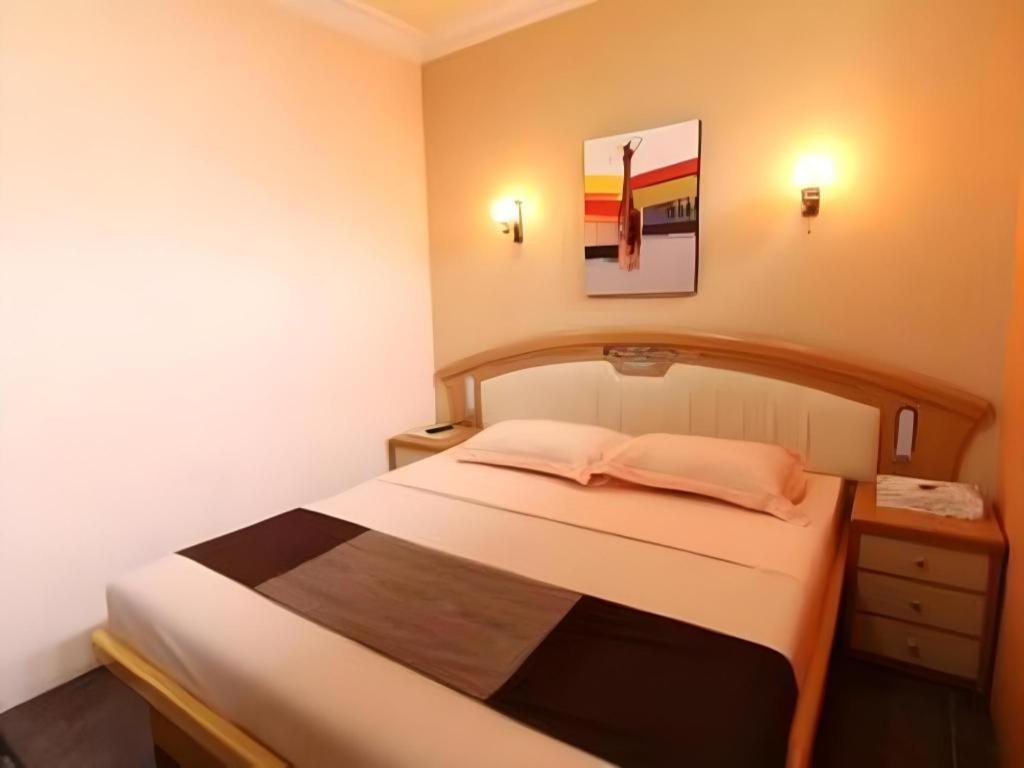 Patria Palace Hotel Blitar Dış mekan fotoğraf