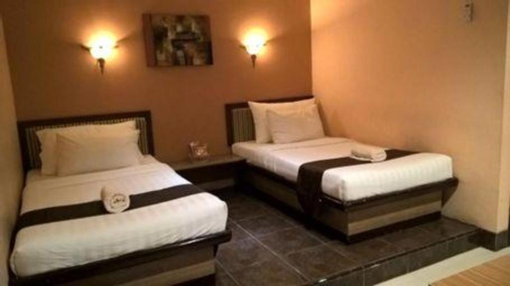 Patria Palace Hotel Blitar Dış mekan fotoğraf