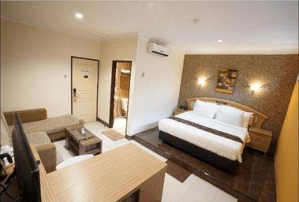 Patria Palace Hotel Blitar Dış mekan fotoğraf