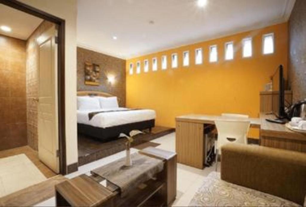 Patria Palace Hotel Blitar Dış mekan fotoğraf