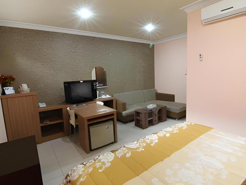 Patria Palace Hotel Blitar Dış mekan fotoğraf