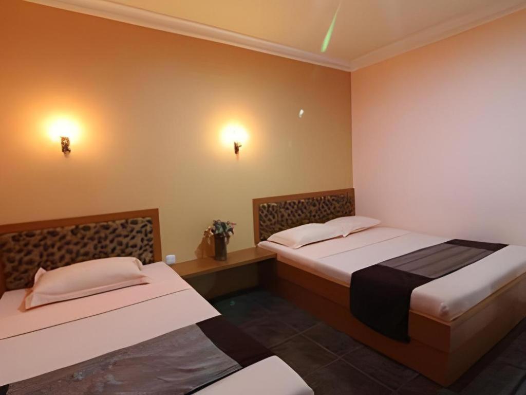 Patria Palace Hotel Blitar Dış mekan fotoğraf