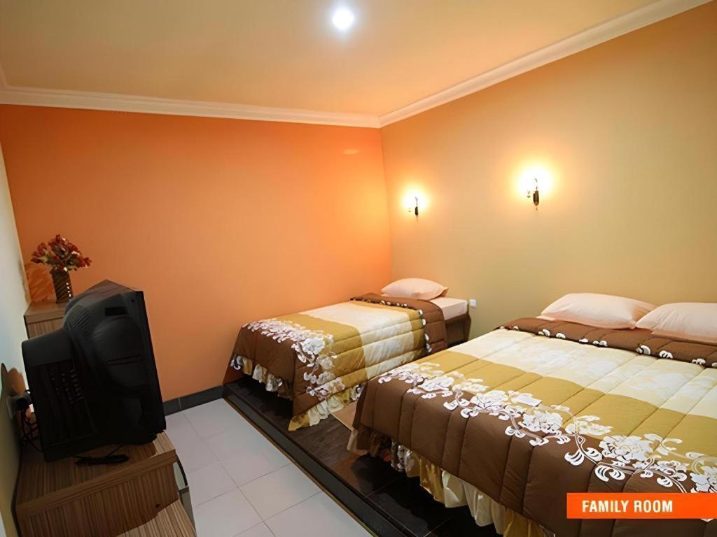 Patria Palace Hotel Blitar Dış mekan fotoğraf