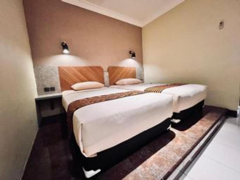 Patria Palace Hotel Blitar Dış mekan fotoğraf