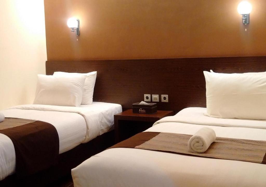 Patria Palace Hotel Blitar Dış mekan fotoğraf