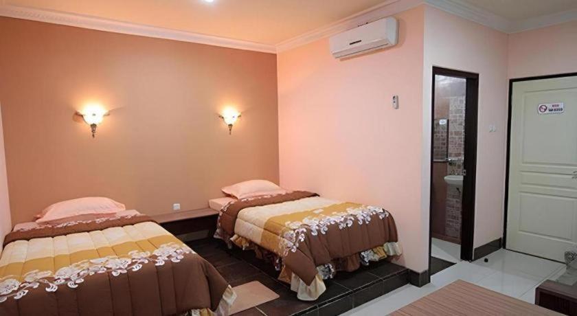 Patria Palace Hotel Blitar Dış mekan fotoğraf
