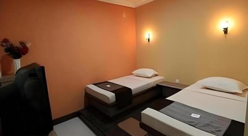 Patria Palace Hotel Blitar Dış mekan fotoğraf