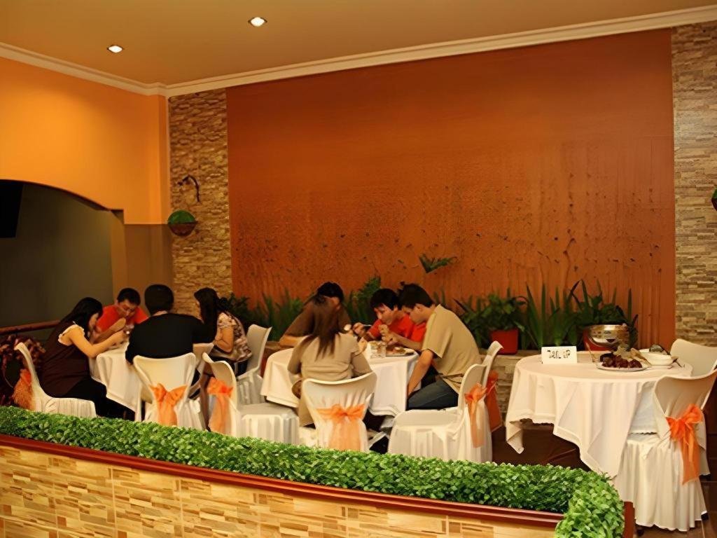 Patria Palace Hotel Blitar Dış mekan fotoğraf