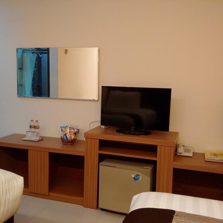 Patria Palace Hotel Blitar Dış mekan fotoğraf