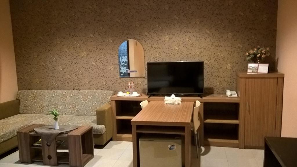 Patria Palace Hotel Blitar Dış mekan fotoğraf
