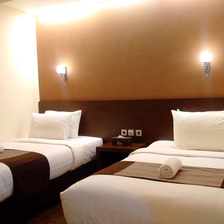 Patria Palace Hotel Blitar Dış mekan fotoğraf