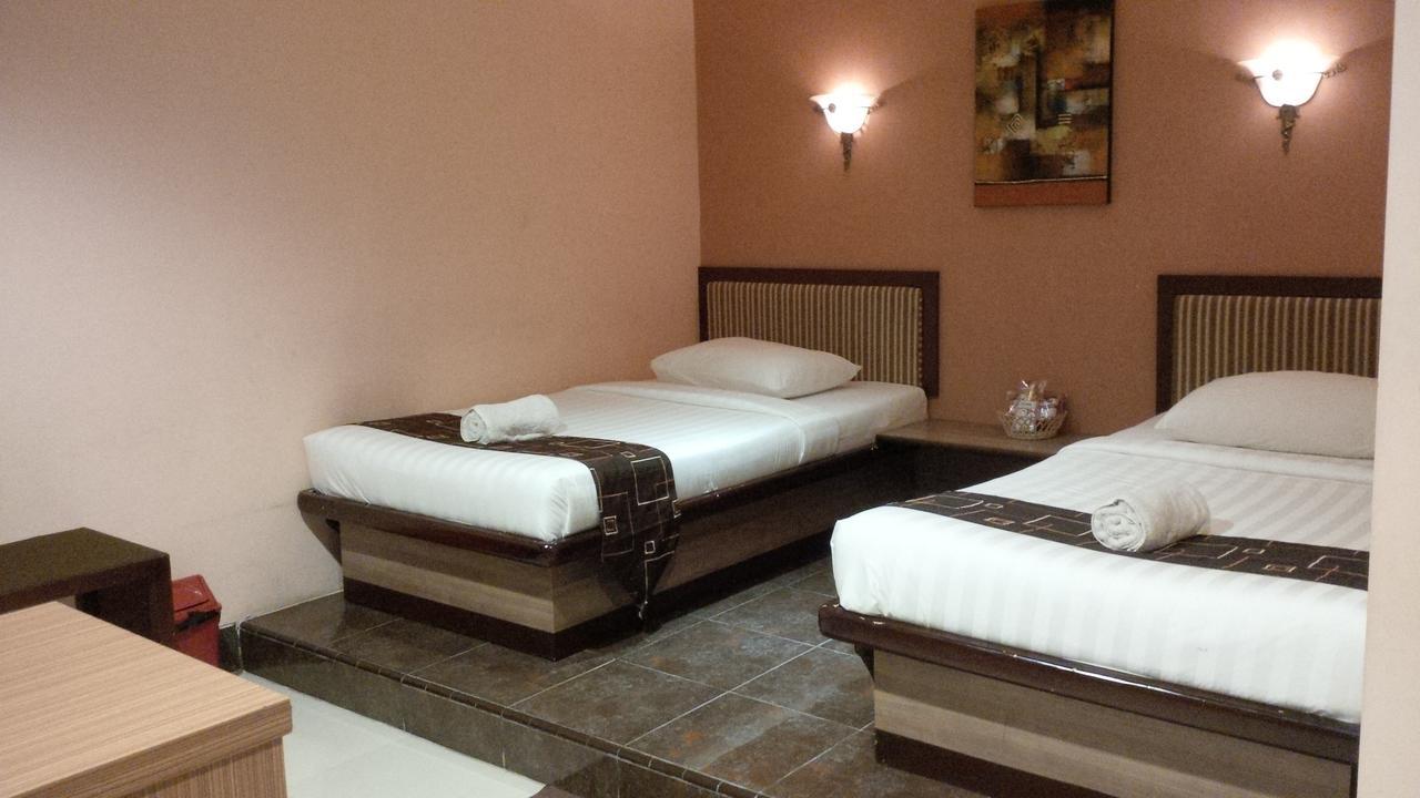 Patria Palace Hotel Blitar Oda fotoğraf